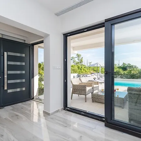 Ana,luxury Wellness With Heated Pool And Jacuzzi *