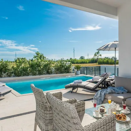 Ana,luxury Wellness With Heated Pool And Jacuzzi
