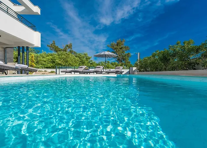 Villa Ana,luxury Wellness With Heated Pool And Jacuzzi