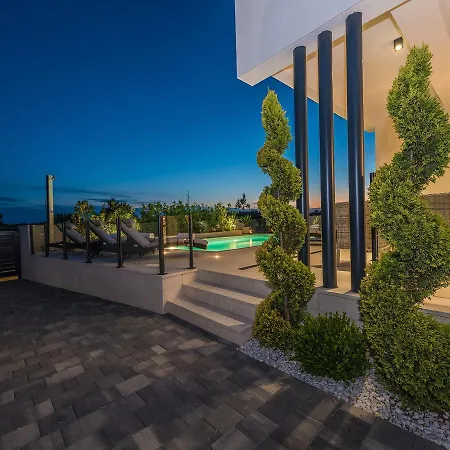 Ana,luxury Wellness With Heated Pool And Jacuzzi