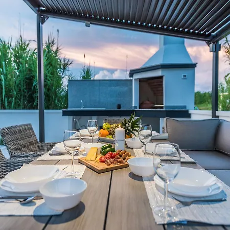 Villa Ana,luxury Wellness With Heated Pool And Jacuzzi Privlaka (Zadar)