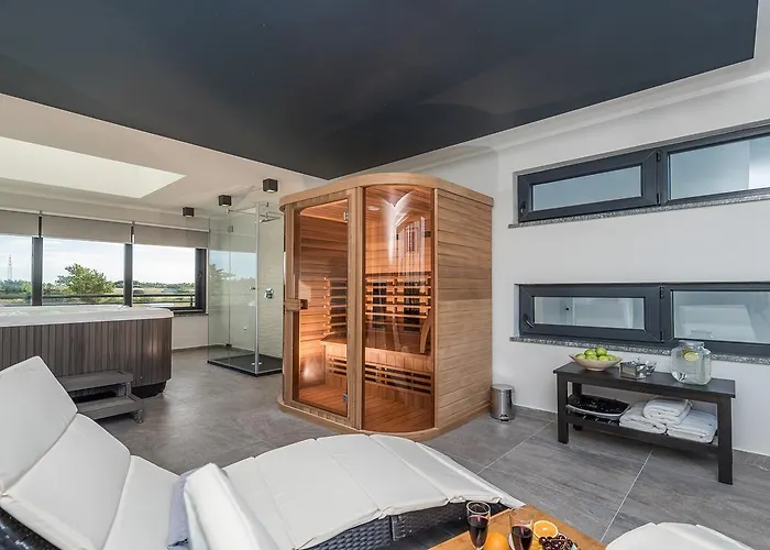 Ana,luxury Wellness With Heated Pool And Jacuzzi * Привлака