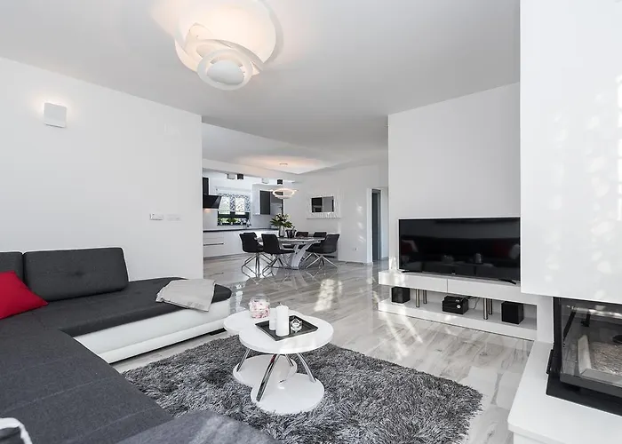 Ana,luxury Wellness With Heated Pool And Jacuzzi Привлака