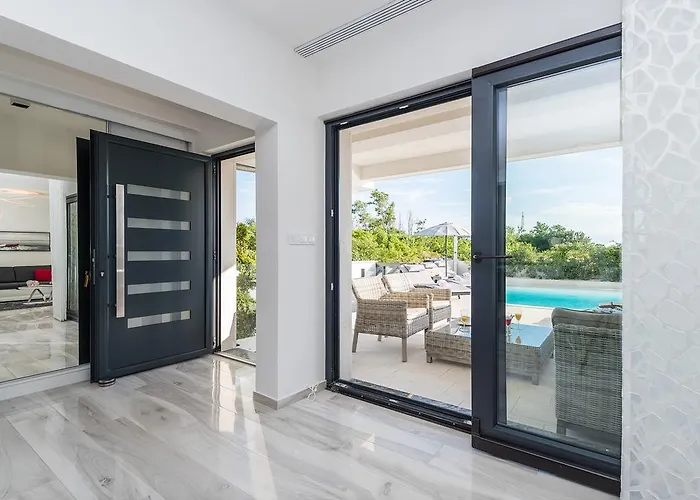 Ana,luxury Wellness With Heated Pool And Jacuzzi *