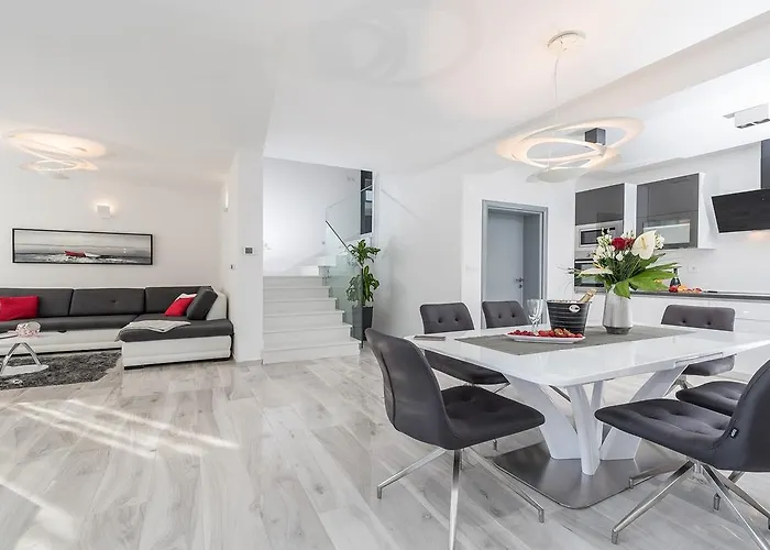 Ana,luxury Wellness With Heated Pool And Jacuzzi Привлака