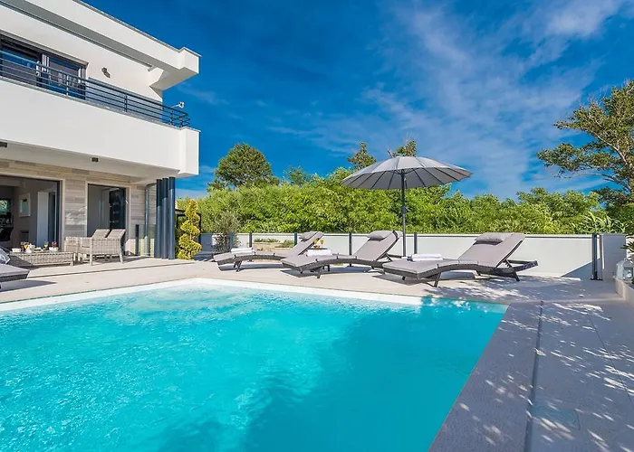 Ana,luxury Wellness With Heated Pool And Jacuzzi * Привлака